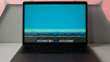 苹果新款M2MacBookPro的部分型号推迟到8月